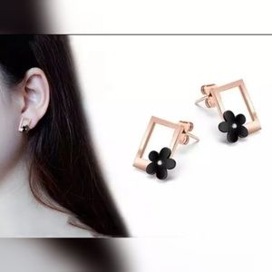 3/$20{Couture Warrior}Rose Gold Flower Earrings